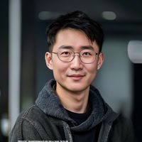 SM任务研究院新手引导专家王棕木的专业照片，温和耐心的表情，教学氛围